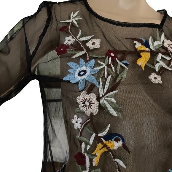 DAVI & DANI Sheer Long Sleeve Mock Neck Embroidered Blouse. Medium - Picture 3 of 7